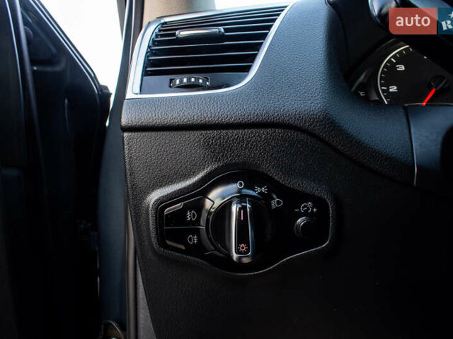 Серый Ауди Ку 5, объемом двигателя 1.98 л и пробегом 345 тыс. км за 14000 $, фото 43 на Automoto.ua