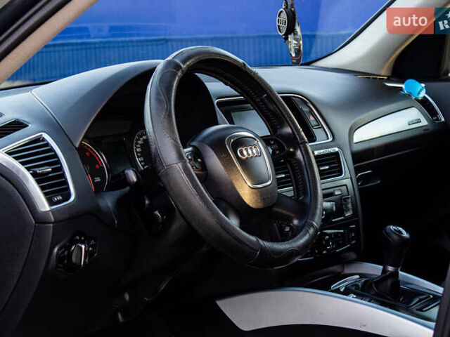 Серый Ауди Ку 5, объемом двигателя 1.98 л и пробегом 345 тыс. км за 14000 $, фото 45 на Automoto.ua