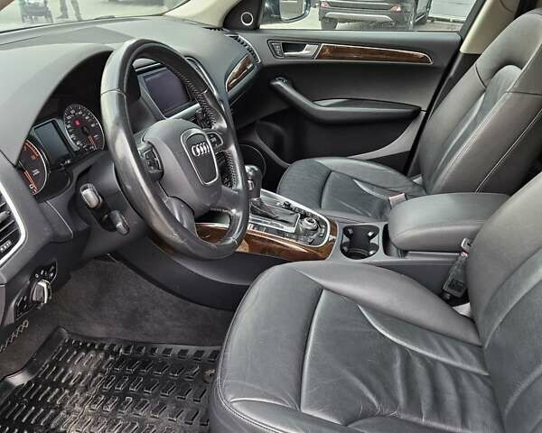 Сірий Ауді Ку 5, об'ємом двигуна 3.2 л та пробігом 227 тис. км за 15900 $, фото 22 на Automoto.ua