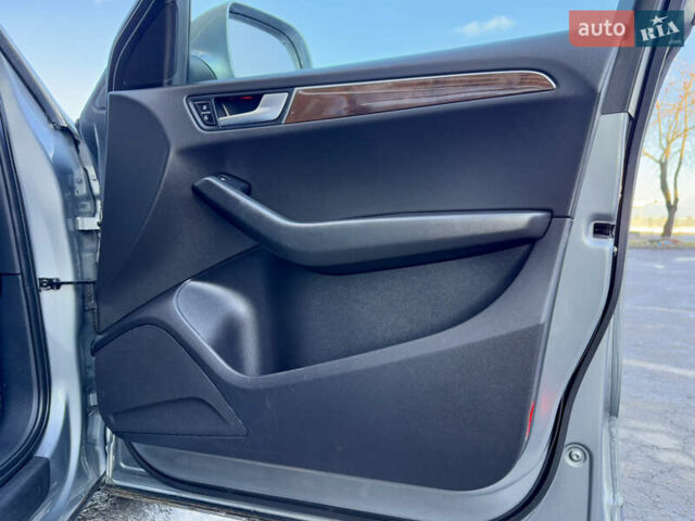 Серый Ауди Ку 5, объемом двигателя 2 л и пробегом 213 тыс. км за 9999 $, фото 50 на Automoto.ua