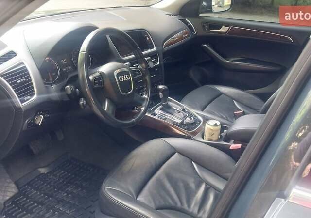 Серый Ауди Ку 5, объемом двигателя 1.98 л и пробегом 179 тыс. км за 12500 $, фото 10 на Automoto.ua
