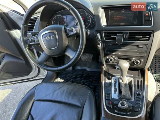 Сірий Ауді Ку 5, об'ємом двигуна 1.98 л та пробігом 206 тис. км за 12050 $, фото 29 на Automoto.ua