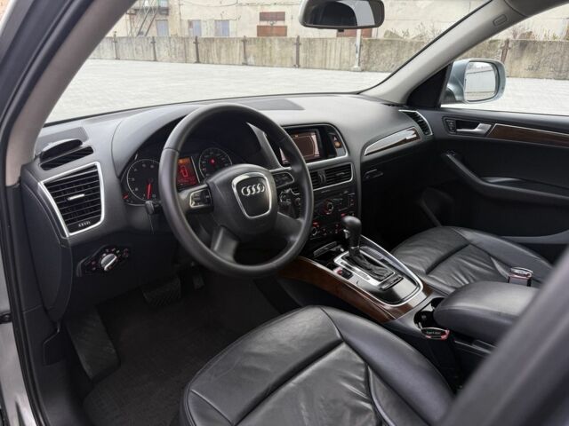 Сірий Ауді Ку 5, об'ємом двигуна 2 л та пробігом 211 тис. км за 9650 $, фото 12 на Automoto.ua