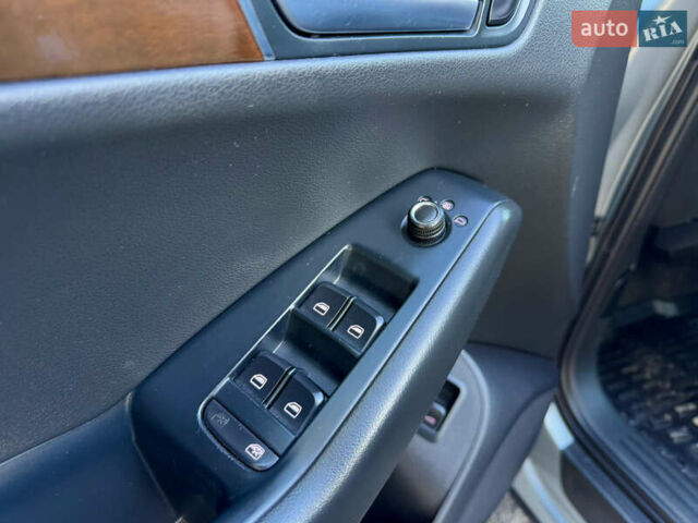 Серый Ауди Ку 5, объемом двигателя 2 л и пробегом 213 тыс. км за 9999 $, фото 30 на Automoto.ua