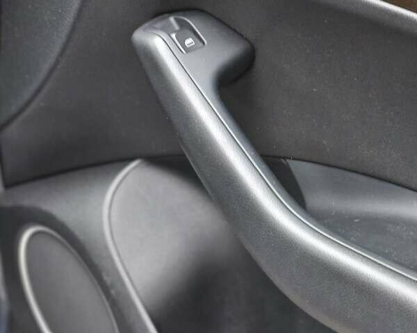 Сірий Ауді Ку 5, об'ємом двигуна 3.2 л та пробігом 227 тис. км за 15900 $, фото 15 на Automoto.ua