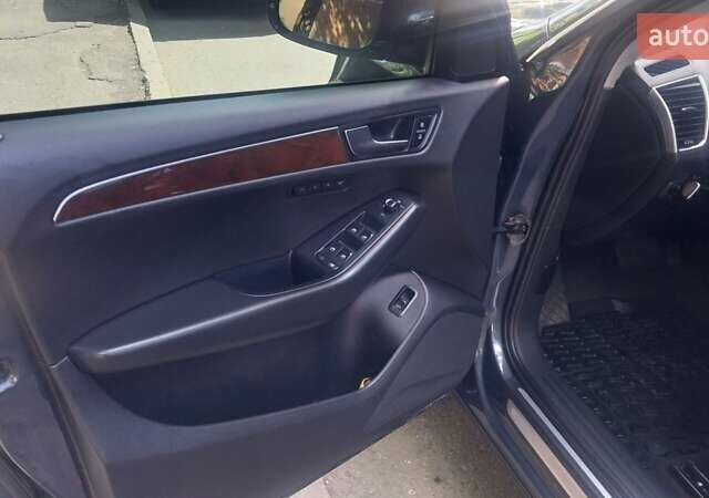 Серый Ауди Ку 5, объемом двигателя 1.98 л и пробегом 179 тыс. км за 12500 $, фото 18 на Automoto.ua