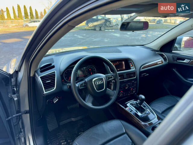 Серый Ауди Ку 5, объемом двигателя 2 л и пробегом 213 тыс. км за 9999 $, фото 33 на Automoto.ua