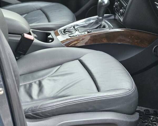 Сірий Ауді Ку 5, об'ємом двигуна 3.2 л та пробігом 227 тис. км за 15900 $, фото 17 на Automoto.ua