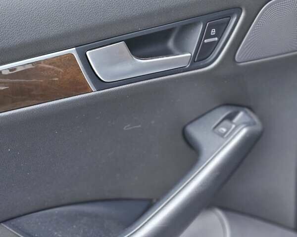 Сірий Ауді Ку 5, об'ємом двигуна 3.2 л та пробігом 227 тис. км за 15900 $, фото 16 на Automoto.ua