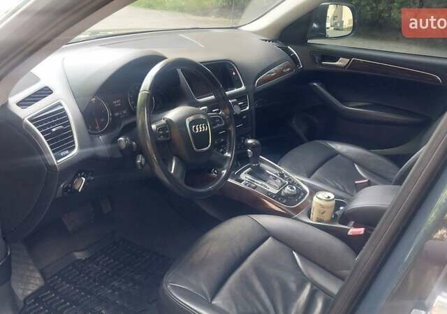 Серый Ауди Ку 5, объемом двигателя 1.98 л и пробегом 179 тыс. км за 12500 $, фото 8 на Automoto.ua
