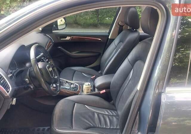 Серый Ауди Ку 5, объемом двигателя 1.98 л и пробегом 179 тыс. км за 12500 $, фото 17 на Automoto.ua