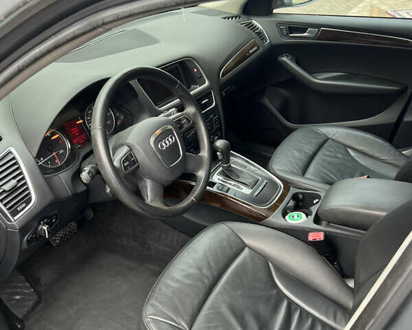 Сірий Ауді Ку 5, об'ємом двигуна 0 л та пробігом 250 тис. км за 9900 $, фото 7 на Automoto.ua