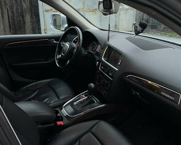 Серый Ауди Ку 5, объемом двигателя 1.98 л и пробегом 350 тыс. км за 12499 $, фото 10 на Automoto.ua