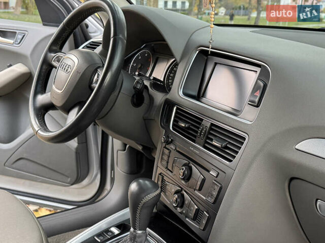 Серый Ауди Ку 5, объемом двигателя 2 л и пробегом 270 тыс. км за 15300 $, фото 27 на Automoto.ua