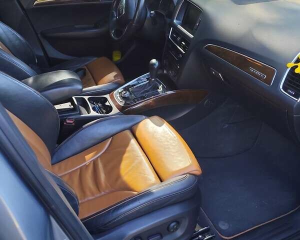 Сірий Ауді Ку 5, об'ємом двигуна 2 л та пробігом 250 тис. км за 13500 $, фото 10 на Automoto.ua