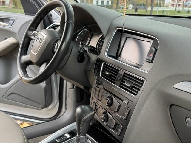 Сірий Ауді Ку 5, об'ємом двигуна 2 л та пробігом 270 тис. км за 15500 $, фото 22 на Automoto.ua