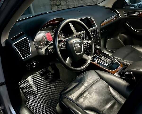 Сірий Ауді Ку 5, об'ємом двигуна 2 л та пробігом 305 тис. км за 9000 $, фото 12 на Automoto.ua