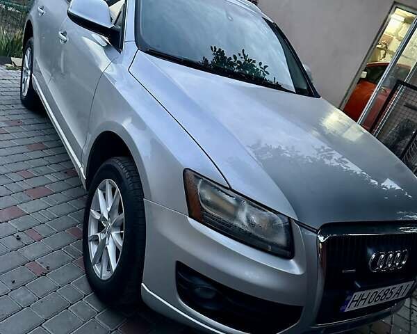 Сірий Ауді Ку 5, об'ємом двигуна 2 л та пробігом 304 тис. км за 9000 $, фото 2 на Automoto.ua