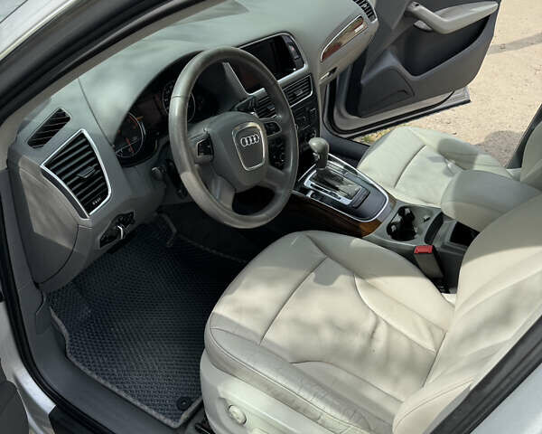 Сірий Ауді Ку 5, об'ємом двигуна 1.98 л та пробігом 247 тис. км за 11500 $, фото 11 на Automoto.ua