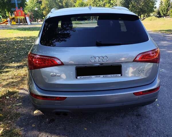 Сірий Ауді Ку 5, об'ємом двигуна 2 л та пробігом 250 тис. км за 13500 $, фото 1 на Automoto.ua
