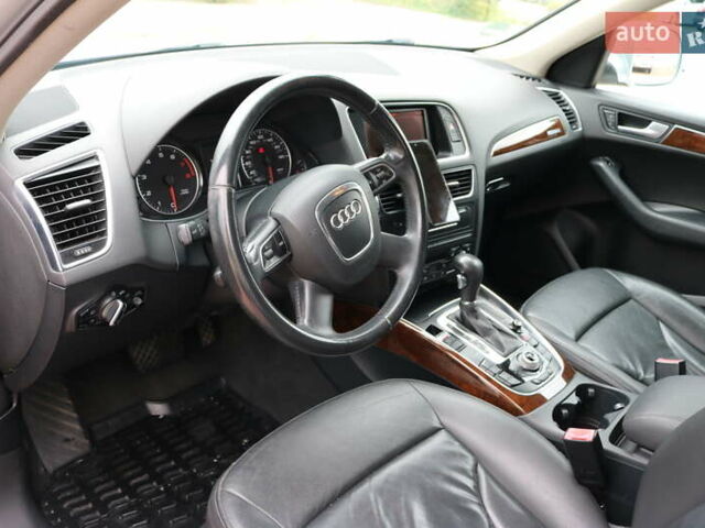 Серый Ауди Ку 5, объемом двигателя 1.98 л и пробегом 334 тыс. км за 8700 $, фото 10 на Automoto.ua