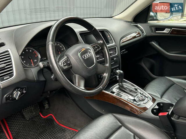 Серый Ауди Ку 5, объемом двигателя 1.98 л и пробегом 265 тыс. км за 11000 $, фото 1 на Automoto.ua