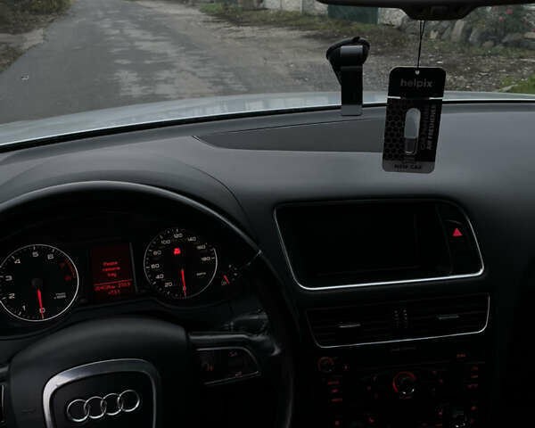 Серый Ауди Ку 5, объемом двигателя 1.98 л и пробегом 350 тыс. км за 12499 $, фото 9 на Automoto.ua