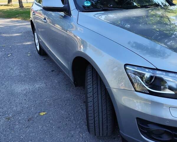 Сірий Ауді Ку 5, об'ємом двигуна 2 л та пробігом 250 тис. км за 13500 $, фото 19 на Automoto.ua