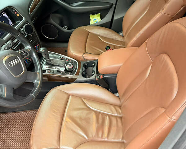 Сірий Ауді Ку 5, об'ємом двигуна 1.98 л та пробігом 277 тис. км за 12000 $, фото 23 на Automoto.ua