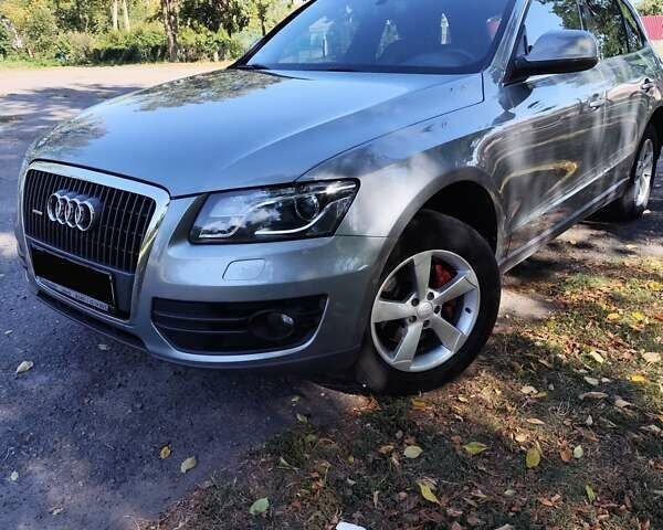 Сірий Ауді Ку 5, об'ємом двигуна 2 л та пробігом 250 тис. км за 13500 $, фото 5 на Automoto.ua