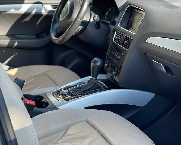 Серый Ауди Ку 5, объемом двигателя 1.97 л и пробегом 315 тыс. км за 15300 $, фото 1 на Automoto.ua