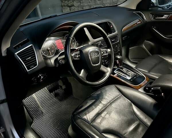 Сірий Ауді Ку 5, об'ємом двигуна 2 л та пробігом 304 тис. км за 9000 $, фото 4 на Automoto.ua