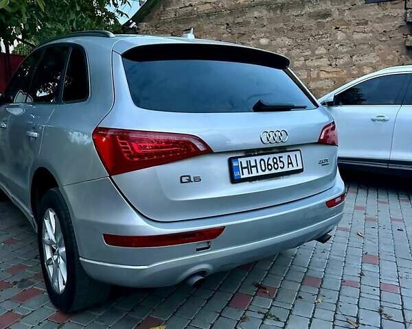 Сірий Ауді Ку 5, об'ємом двигуна 2 л та пробігом 305 тис. км за 9000 $, фото 6 на Automoto.ua