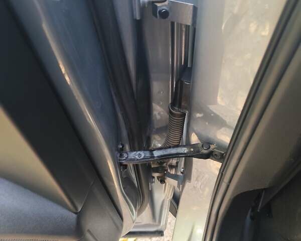 Сірий Ауді Ку 5, об'ємом двигуна 2 л та пробігом 250 тис. км за 13500 $, фото 25 на Automoto.ua
