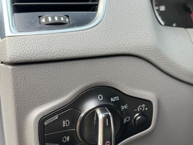 Сірий Ауді Ку 5, об'ємом двигуна 2 л та пробігом 270 тис. км за 15500 $, фото 18 на Automoto.ua