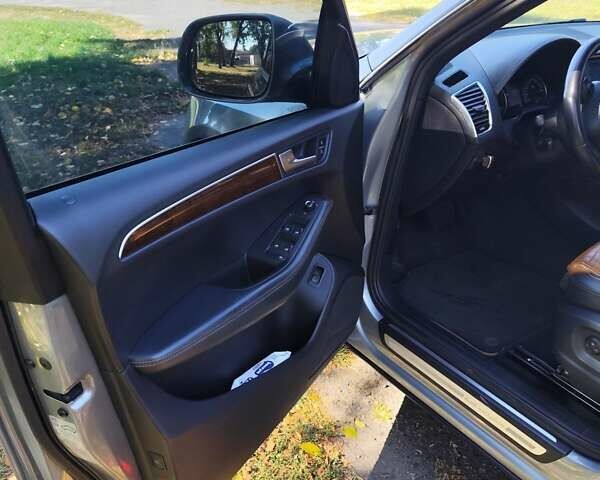 Сірий Ауді Ку 5, об'ємом двигуна 2 л та пробігом 250 тис. км за 13500 $, фото 13 на Automoto.ua