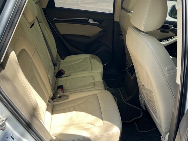 Сірий Ауді Ку 5, об'ємом двигуна 2 л та пробігом 180 тис. км за 14000 $, фото 16 на Automoto.ua