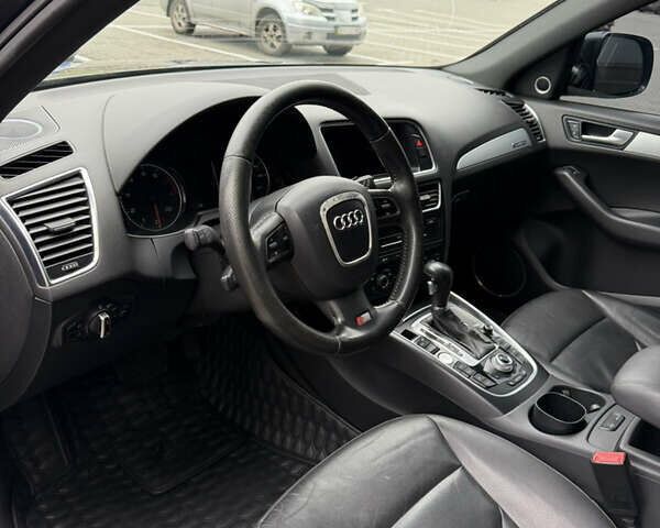 Серый Ауди Ку 5, объемом двигателя 3.2 л и пробегом 240 тыс. км за 11500 $, фото 31 на Automoto.ua