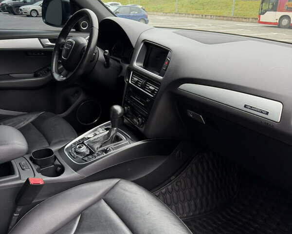 Серый Ауди Ку 5, объемом двигателя 3.2 л и пробегом 240 тыс. км за 11500 $, фото 41 на Automoto.ua