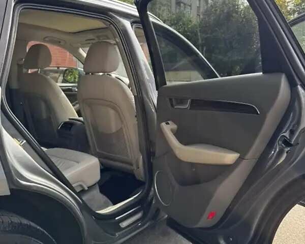 Сірий Ауді Ку 5, об'ємом двигуна 1.98 л та пробігом 250 тис. км за 12700 $, фото 12 на Automoto.ua