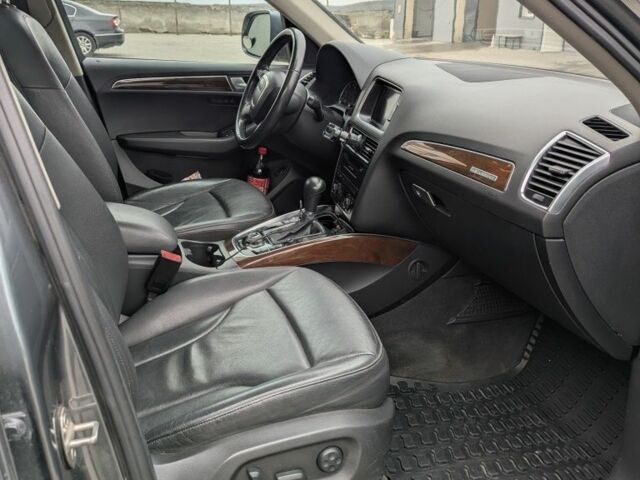 Серый Ауди Ку 5, объемом двигателя 2 л и пробегом 204 тыс. км за 10500 $, фото 13 на Automoto.ua