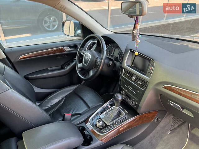 Сірий Ауді Ку 5, об'ємом двигуна 2 л та пробігом 234 тис. км за 12900 $, фото 29 на Automoto.ua