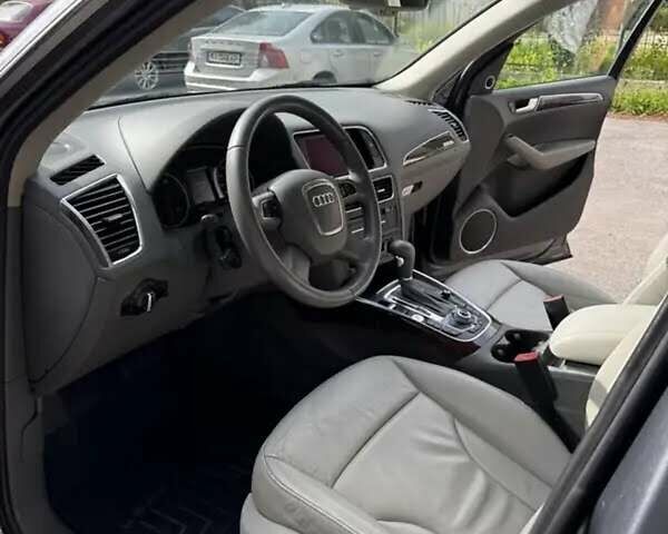Сірий Ауді Ку 5, об'ємом двигуна 1.98 л та пробігом 250 тис. км за 12700 $, фото 4 на Automoto.ua