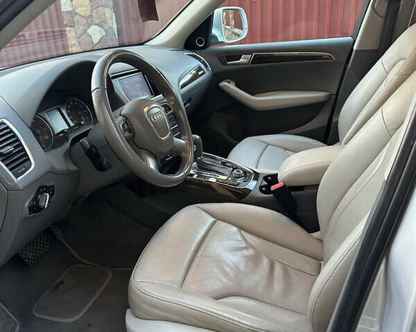 Сірий Ауді Ку 5, об'ємом двигуна 2 л та пробігом 205 тис. км за 14500 $, фото 12 на Automoto.ua