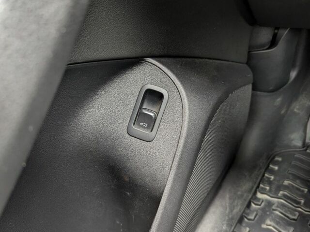 Серый Ауди Ку 5, объемом двигателя 2 л и пробегом 204 тыс. км за 10500 $, фото 17 на Automoto.ua