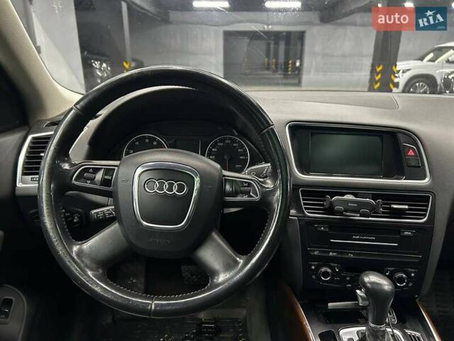 Серый Ауди Ку 5, объемом двигателя 1.98 л и пробегом 200 тыс. км за 12400 $, фото 14 на Automoto.ua