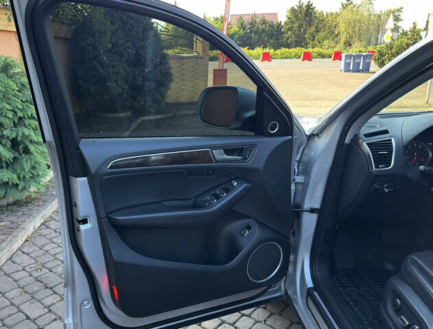 Сірий Ауді Ку 5, об'ємом двигуна 2 л та пробігом 250 тис. км за 12900 $, фото 25 на Automoto.ua