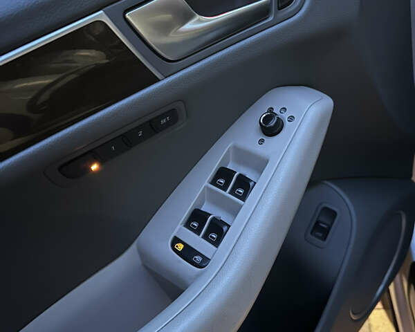 Сірий Ауді Ку 5, об'ємом двигуна 2 л та пробігом 205 тис. км за 14500 $, фото 25 на Automoto.ua