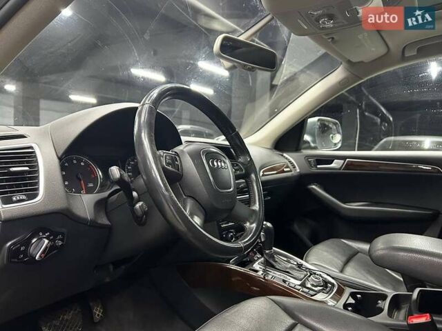 Серый Ауди Ку 5, объемом двигателя 1.98 л и пробегом 200 тыс. км за 12400 $, фото 18 на Automoto.ua