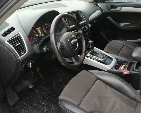 Сірий Ауді Ку 5, об'ємом двигуна 2 л та пробігом 270 тис. км за 16700 $, фото 14 на Automoto.ua